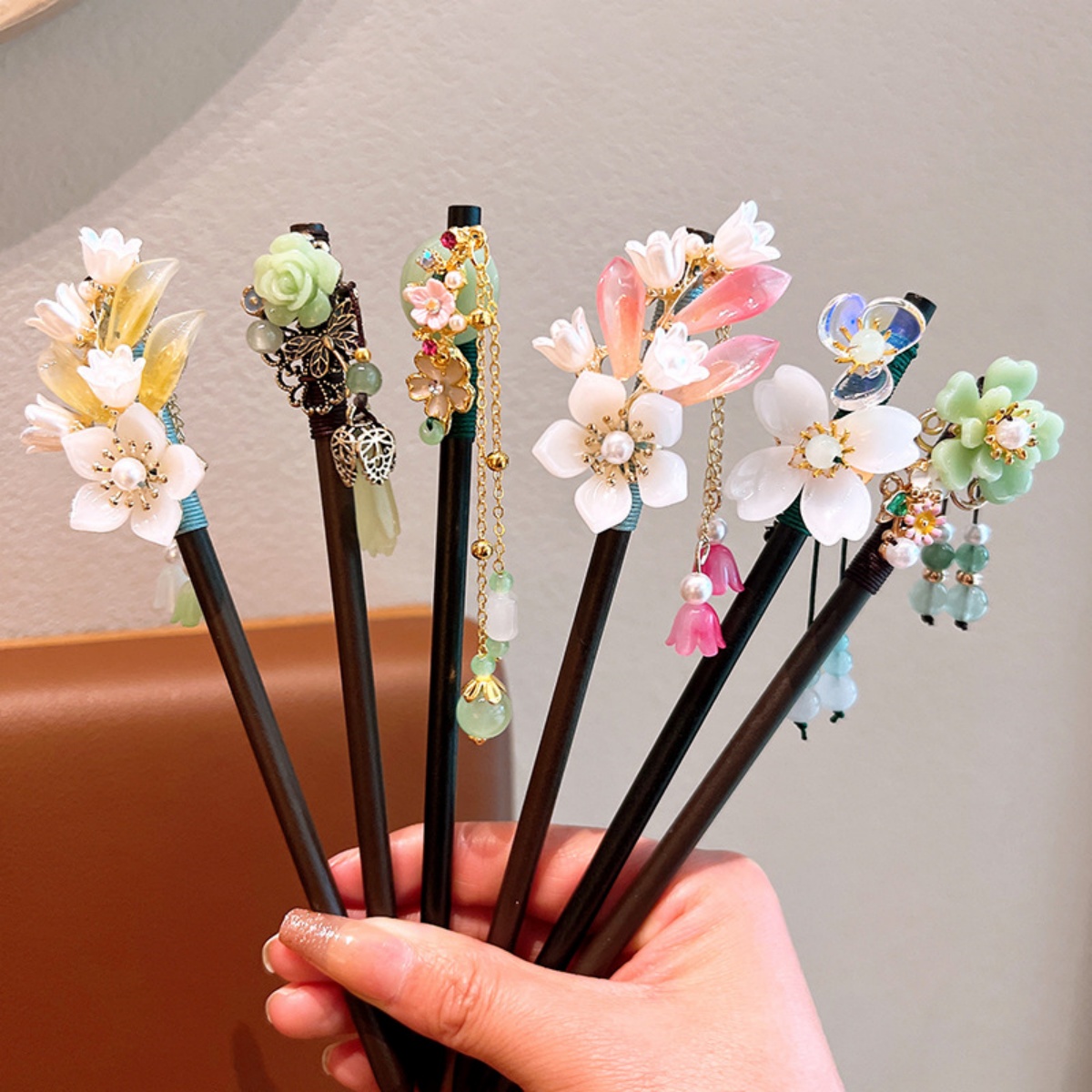 Supply Florist - Nefis Çiçek Püskül Ahşap Firkete Retro